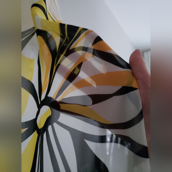 FABRIC 2.75 yards, bold cheerful flower print chiffon - Picture 2 of 5